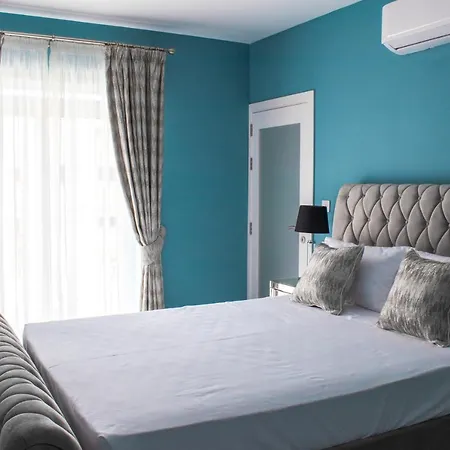 100 Boutique Living Guest house