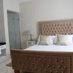 100 Boutique Living