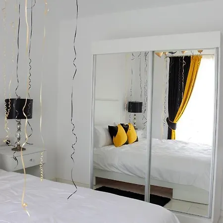 ゲストハウス 100 Boutique Living 4*