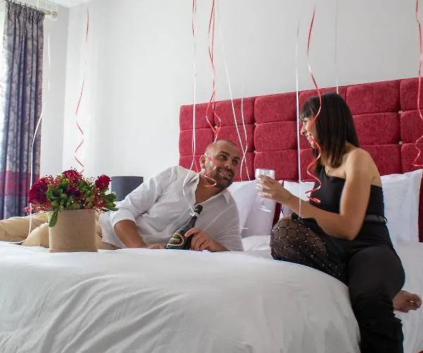 100 Boutique Living ربات