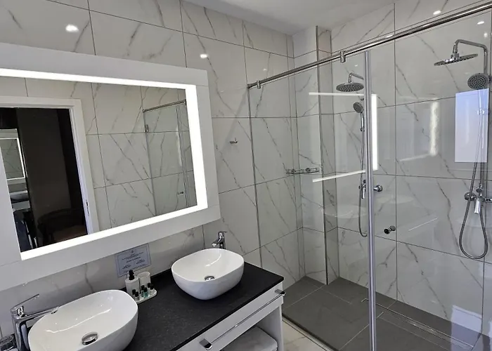 100 Boutique Living ربات